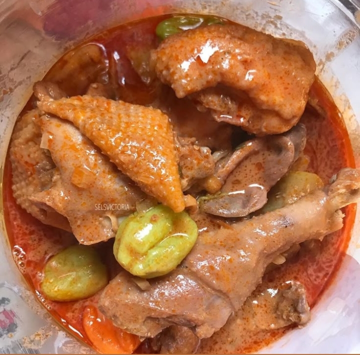Kédjénou — poulet mijoté en terrine
